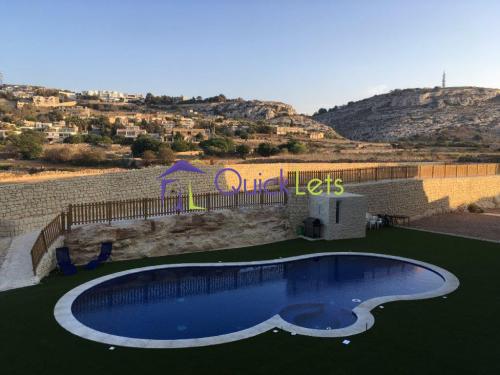 Property in Bahar ic-Caghaq