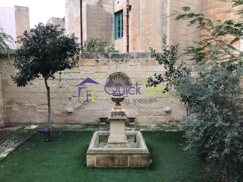 Townhouses in Sliema - Image 2