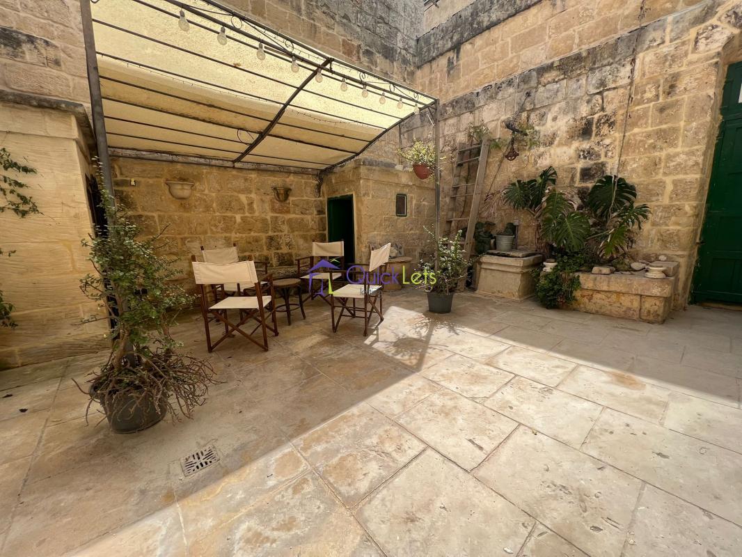 Property in Zebbug