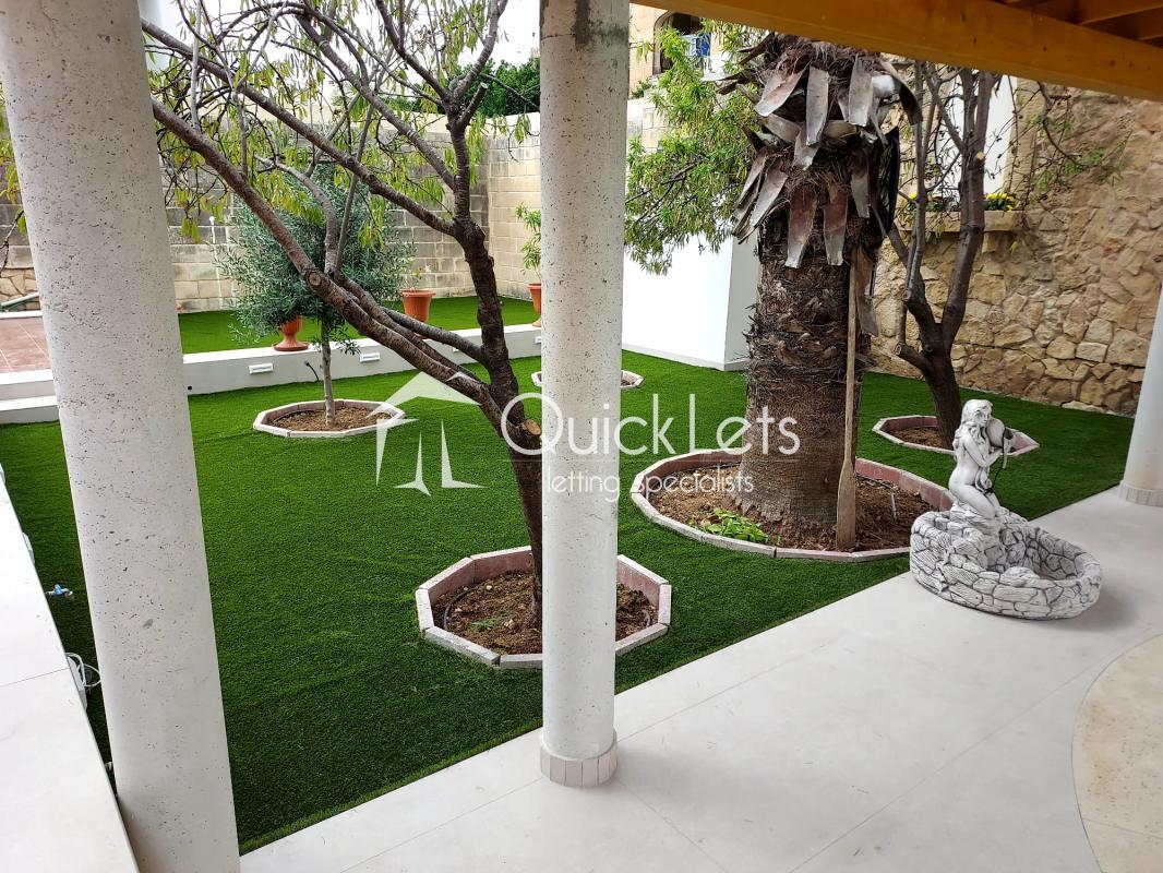 Detached Villa in Attard - Image 2