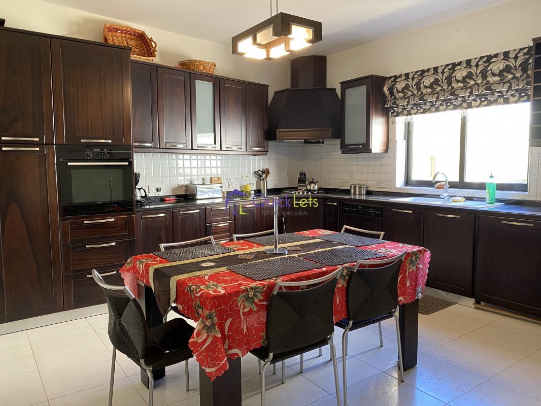 Property in Fgura