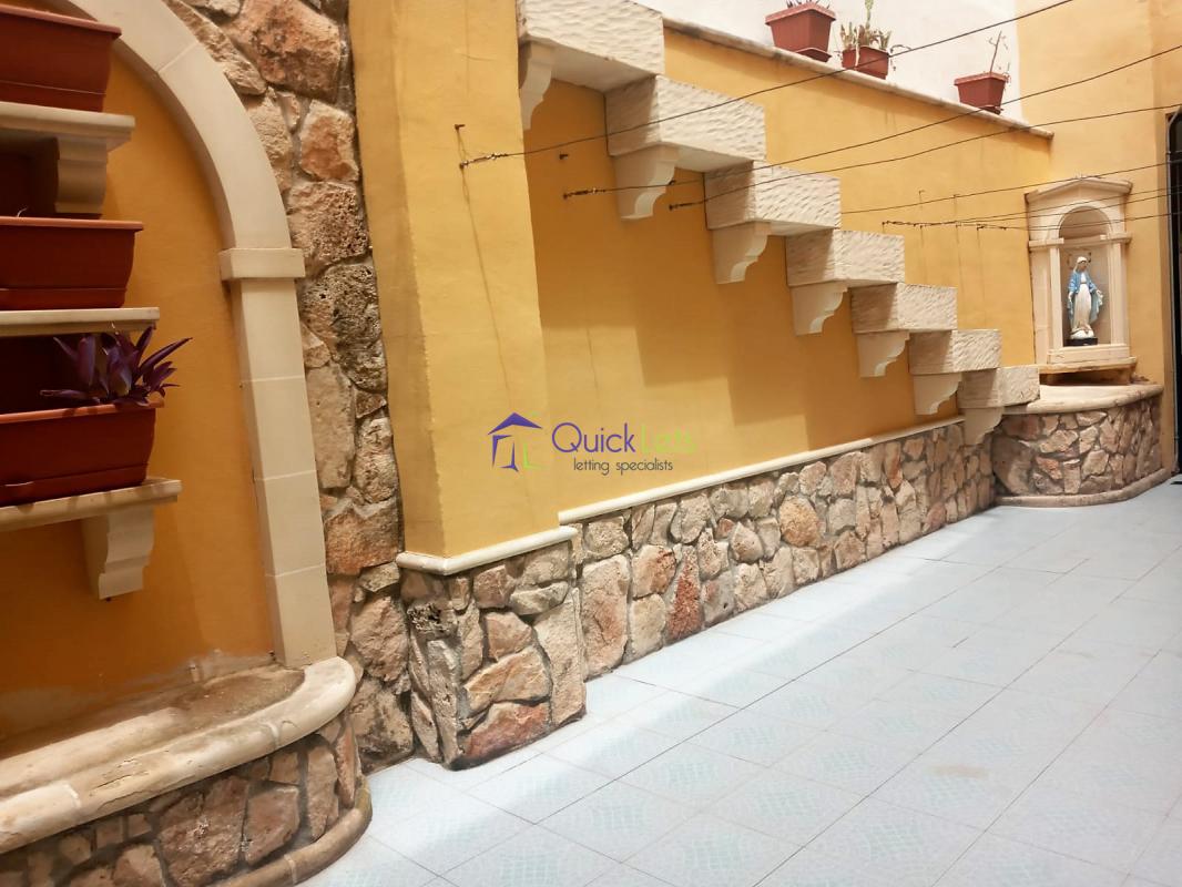 Property in Zebbug
