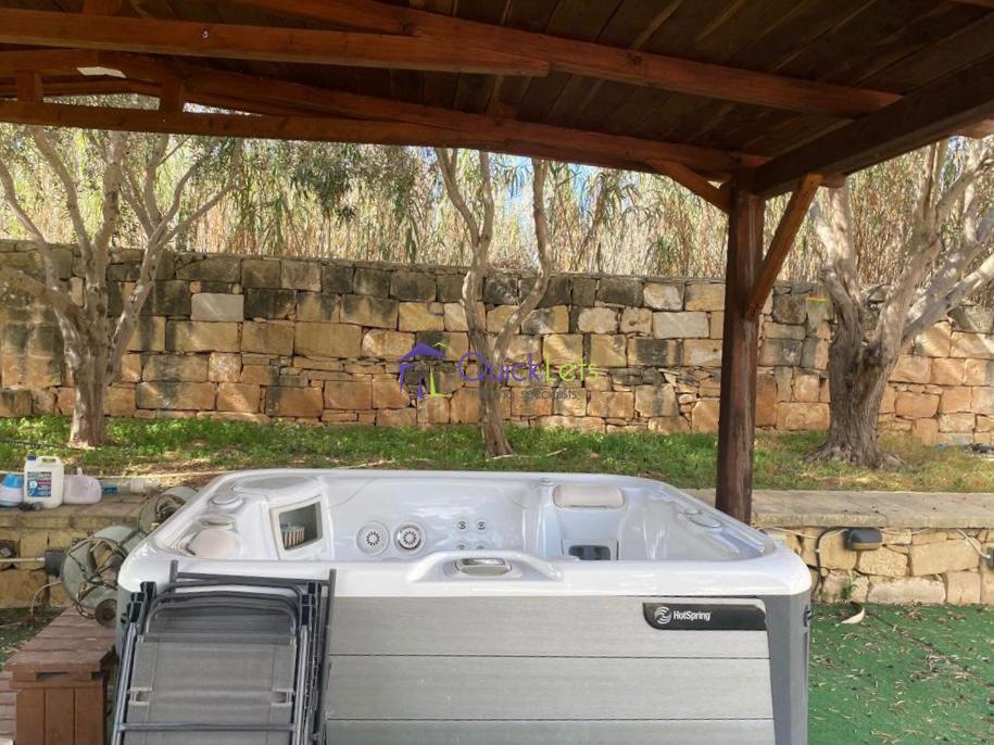 Detached Villa in Bidnija - Image 3