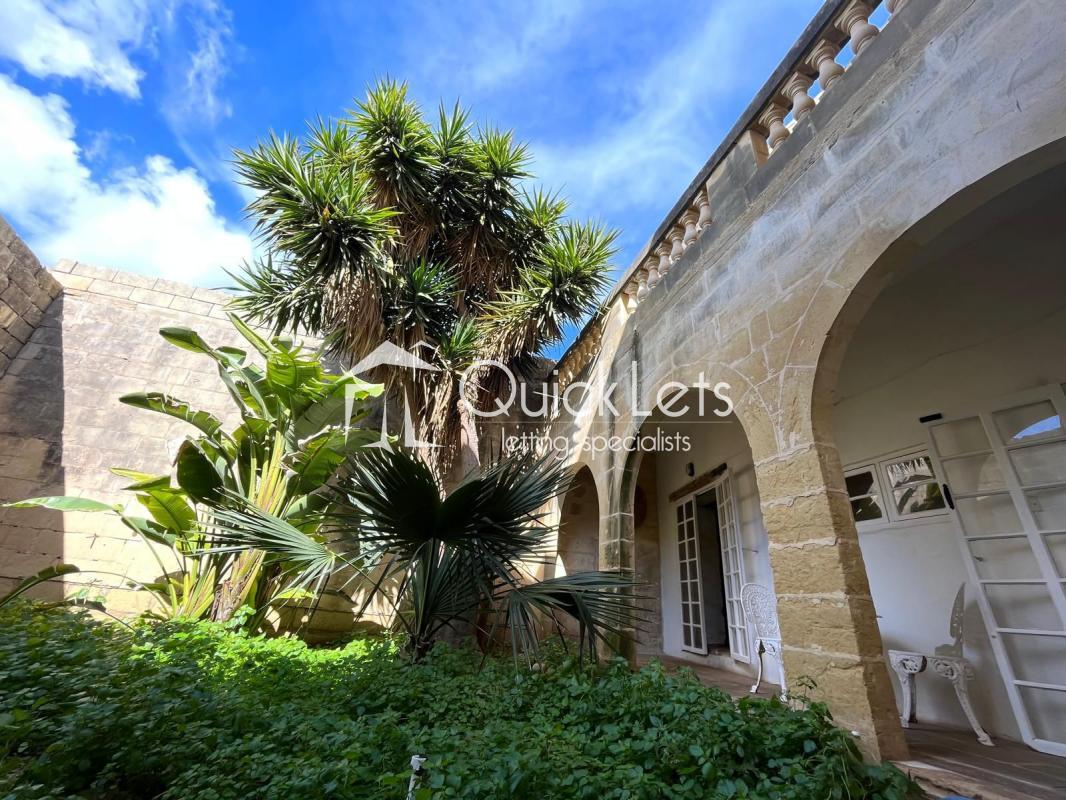 Property in Zebbug