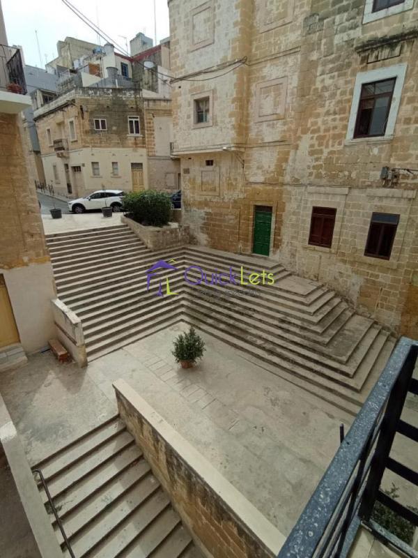 Townhouses in Bormla - Image 2
