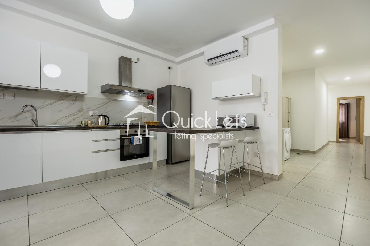 Rooms in Gzira - Image 5