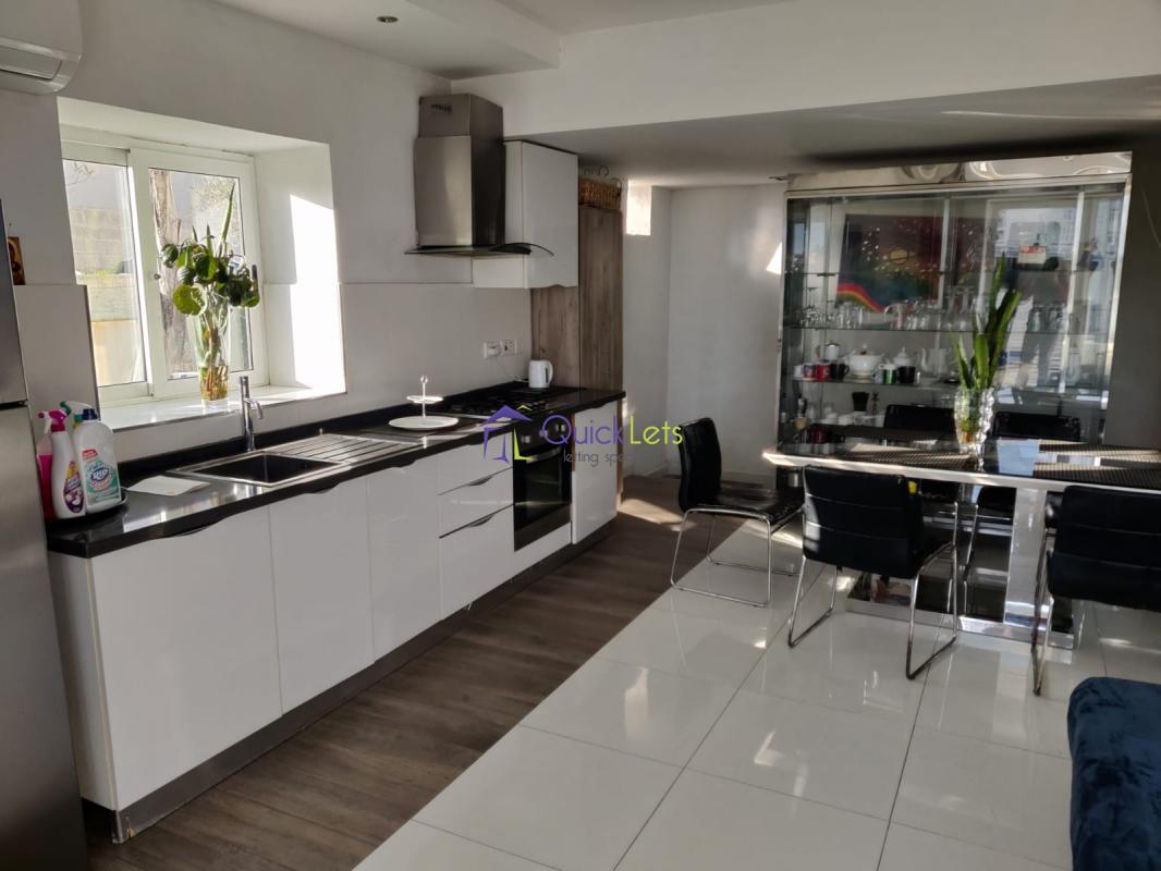 Property in Qawra