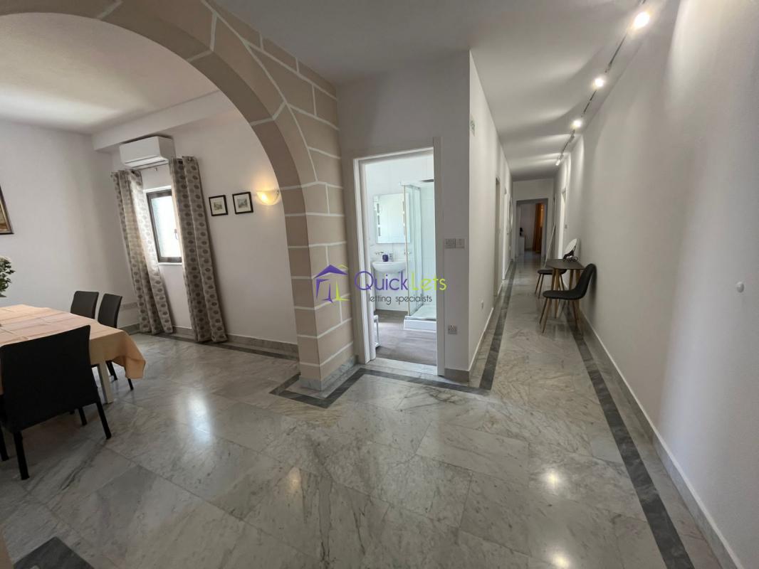 Rooms in Gzira - Image 5