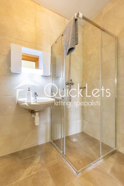 Rooms in Qawra - Image 3