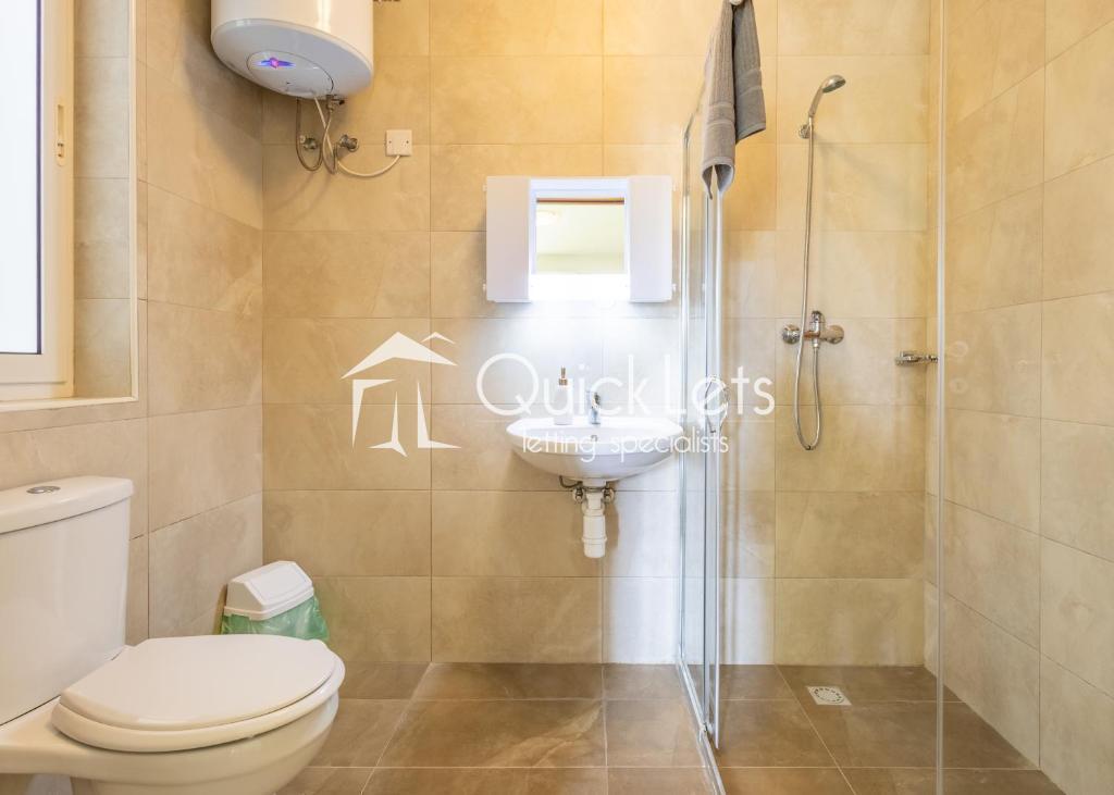 Rooms in Qawra - Image 4