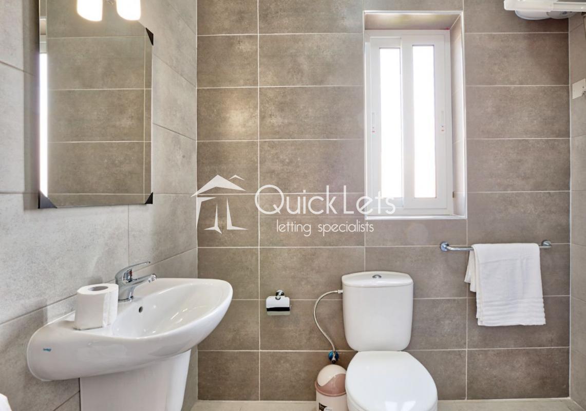 Rooms in Sliema - Image 5