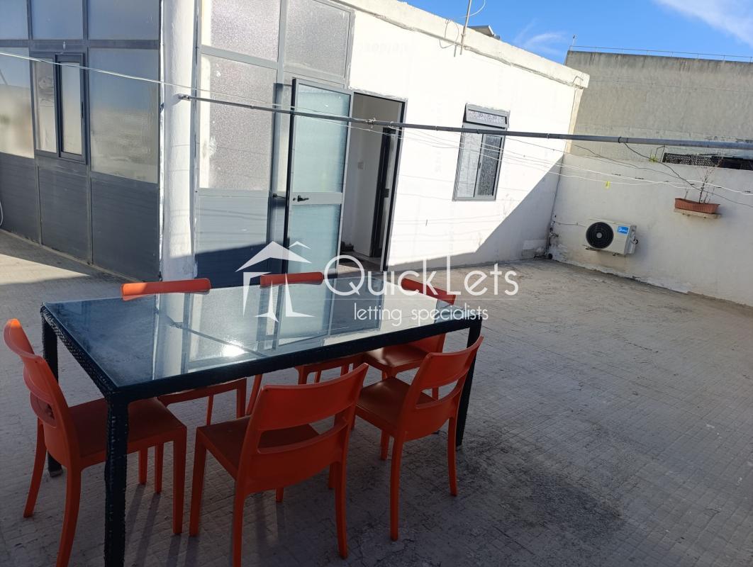 Rooms in Qormi - Image 5