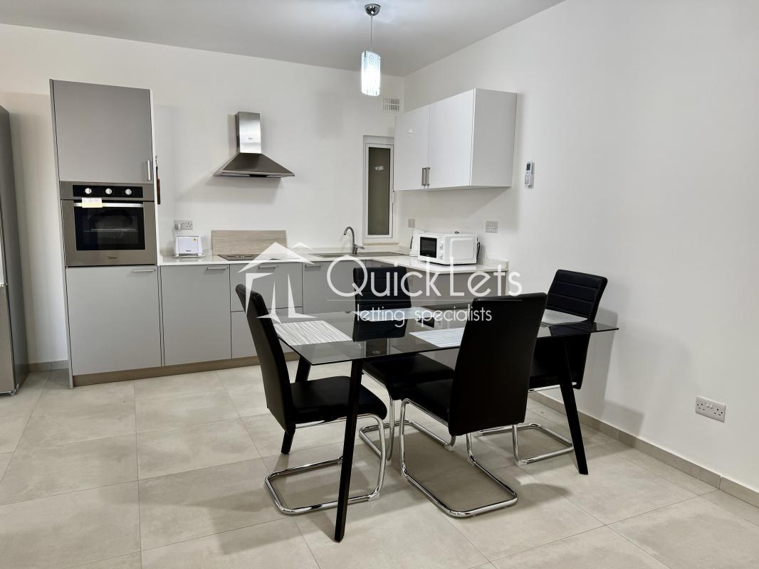 Maisonettes in Pembroke - Image 2