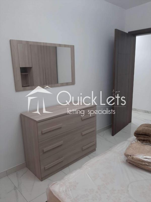 Rooms in Gzira - Image 6