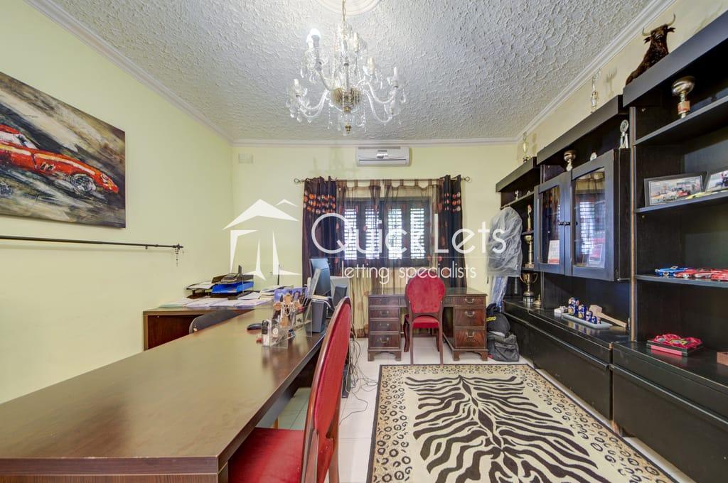 Semi Detached Villa  in Pembroke - Image 2