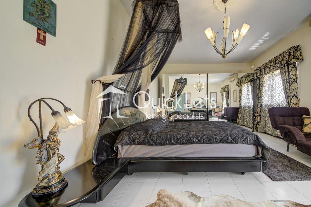 Semi Detached Villa  in Pembroke - Image 4