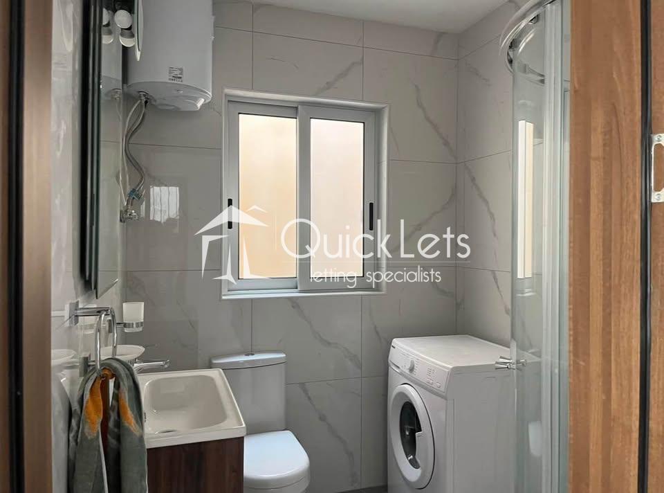 Rooms in Qawra - Image 2