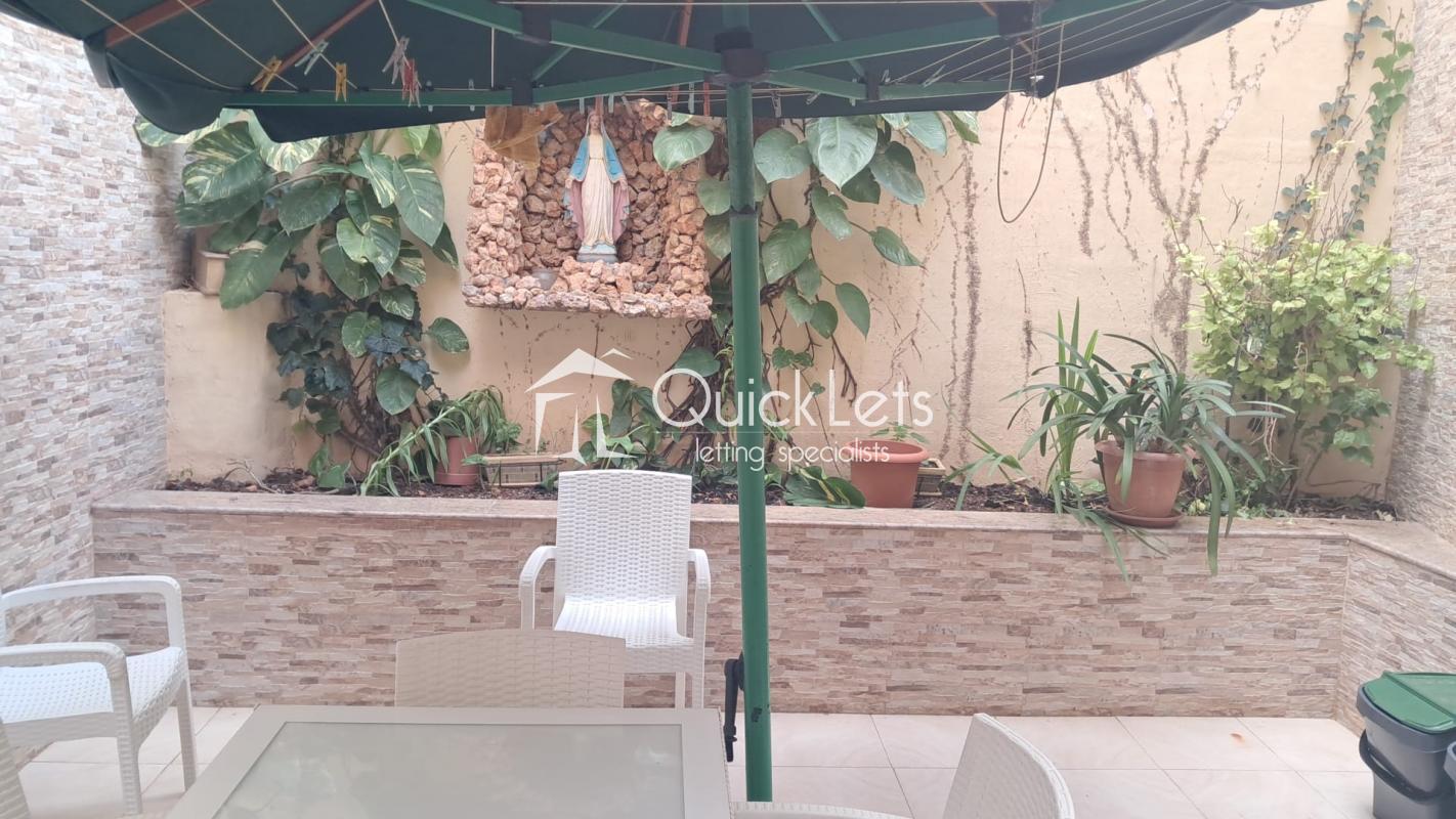 Property in Bahar ic-Caghaq