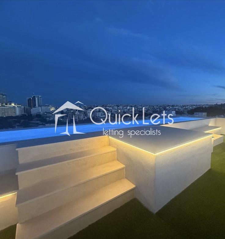 Duplex Penthouse in Pembroke - Image 5