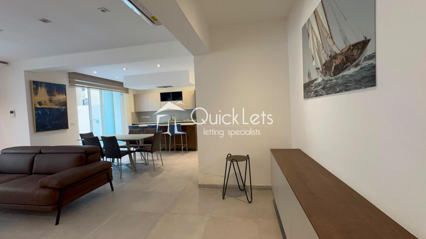 Property in Qawra